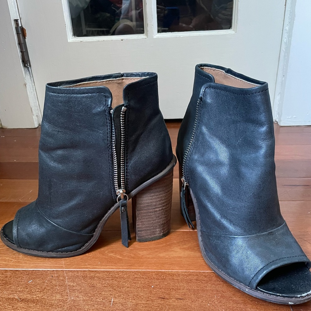 BOOTIES